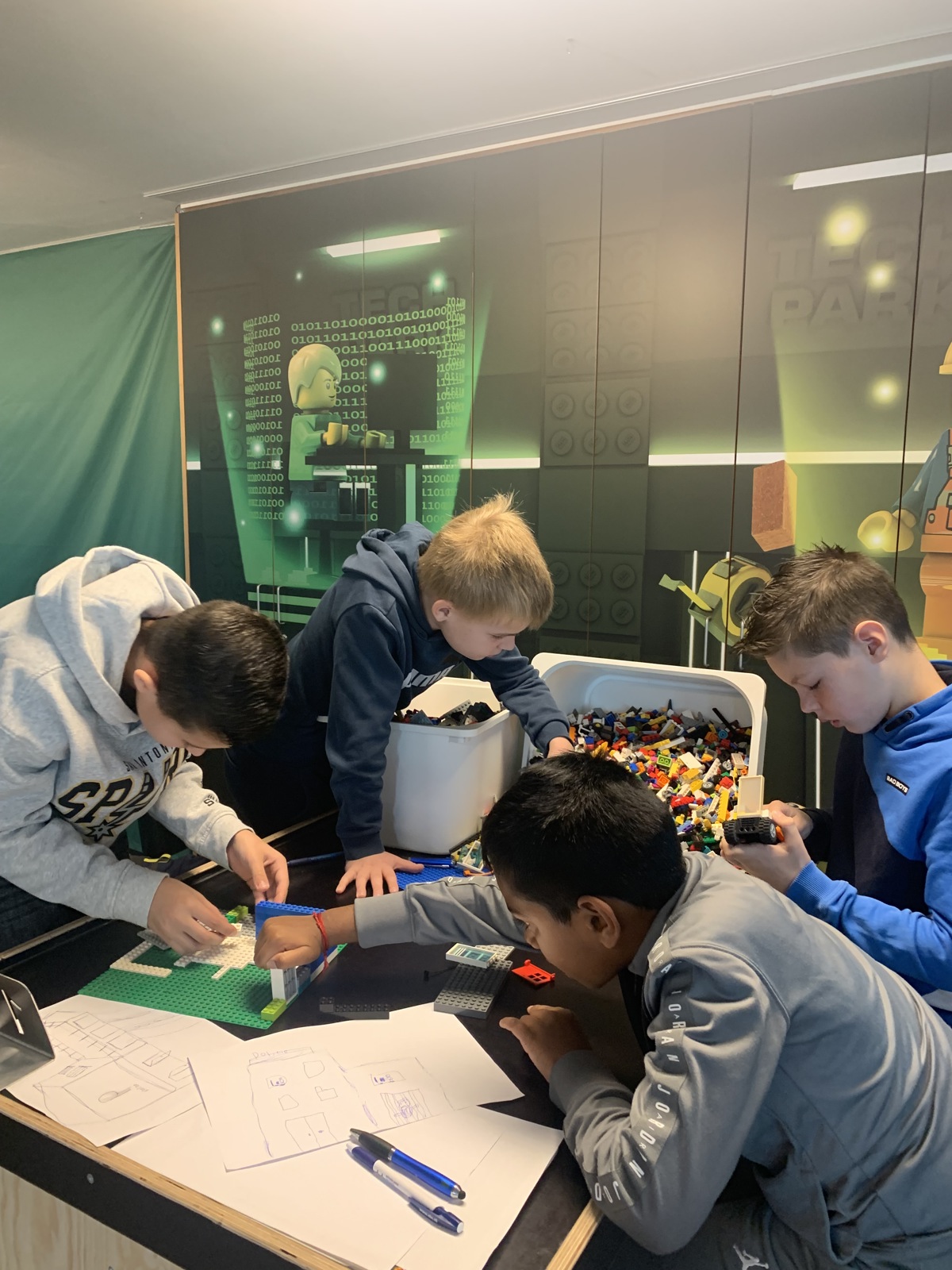 Groep 6 naar TekPark